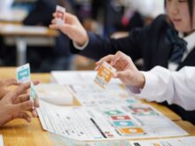 『カードゲームで学ぶキャリア図鑑　-未来を拓く仕事と社会！自分の可能性を探究しよう-』の出張授業を実施しました！